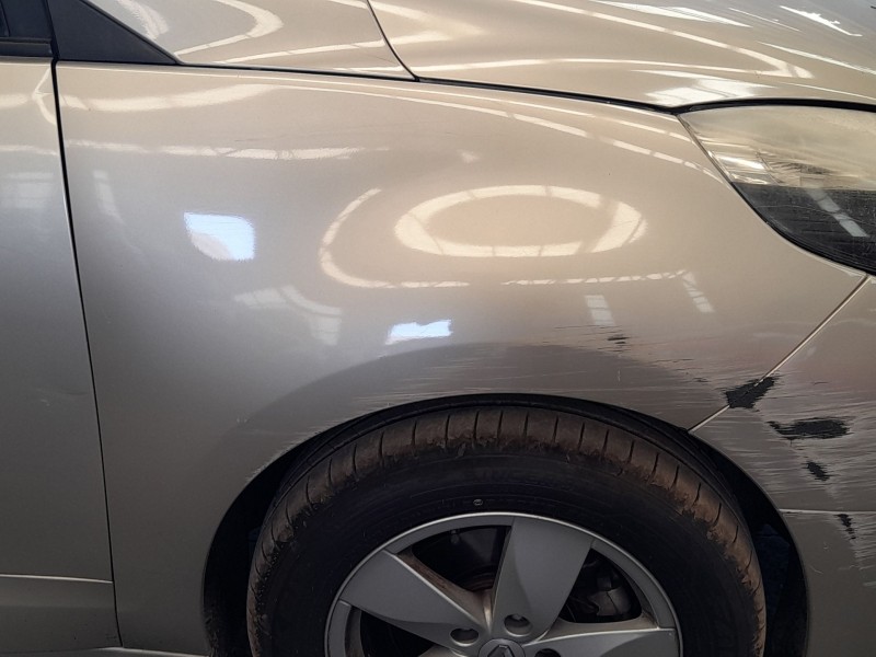 Recambio de aleta delantera derecha para renault grand scénic iii (jz0/1_) 1.5 dci referencia OEM IAM 631002127R ROZADA 