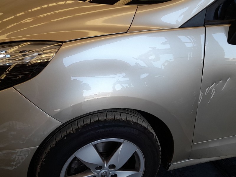Recambio de aleta delantera izquierda para renault grand scénic iii (jz0/1_) 1.5 dci referencia OEM IAM 631018882R  