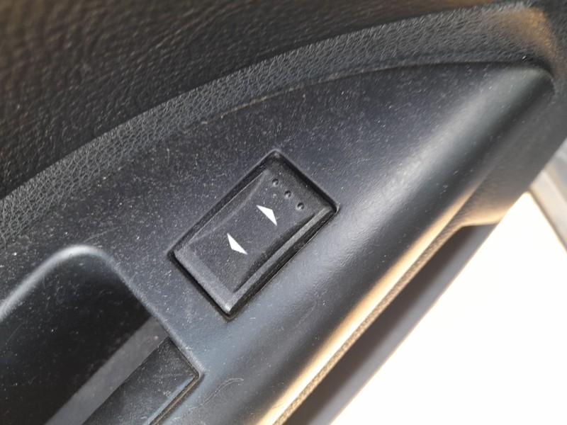 Recambio de mando elevalunas trasero izquierdo para ford mondeo iii sedán (b4y) 2.0 16v tddi / tdci referencia OEM IAM 1123793  