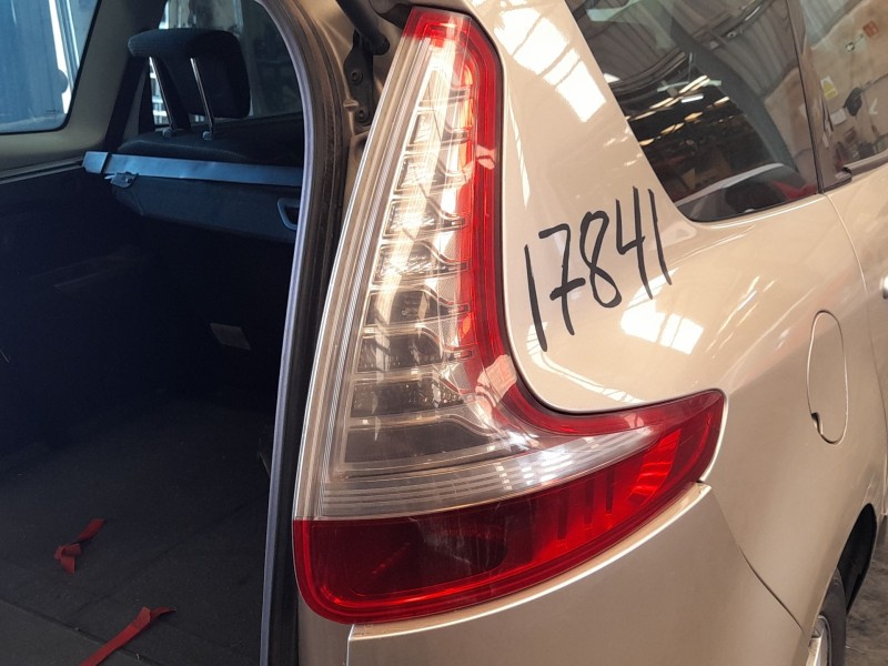 Recambio de piloto trasero derecho para renault grand scénic iii (jz0/1_) 1.5 dci referencia OEM IAM   