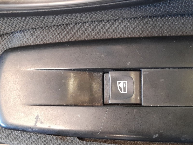 Recambio de mando elevalunas delantero derecho para renault grand scénic iii (jz0/1_) 1.5 dci referencia OEM IAM 809600018R  