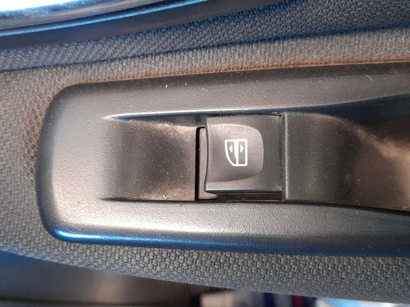Recambio de mando elevalunas trasero derecho para renault grand scénic iii (jz0/1_) 1.5 dci referencia OEM IAM 254010003R  