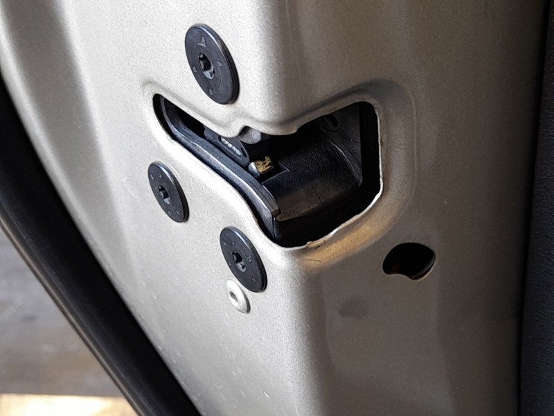 Recambio de cerradura puerta trasera izquierda para renault grand scénic iii (jz0/1_) 1.5 dci referencia OEM IAM 825030032R  