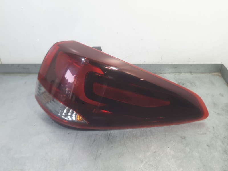 Recambio de piloto trasero derecho exterior para kia carens iv 1.7 crdi referencia OEM IAM 92402A4020  