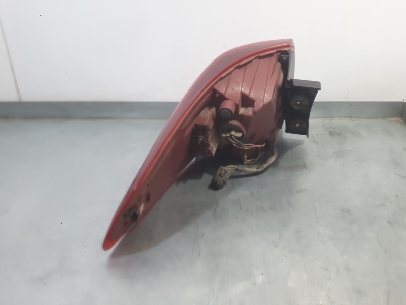 Recambio de piloto trasero derecho exterior para kia carens iv 1.7 crdi referencia OEM IAM 92402A4020  