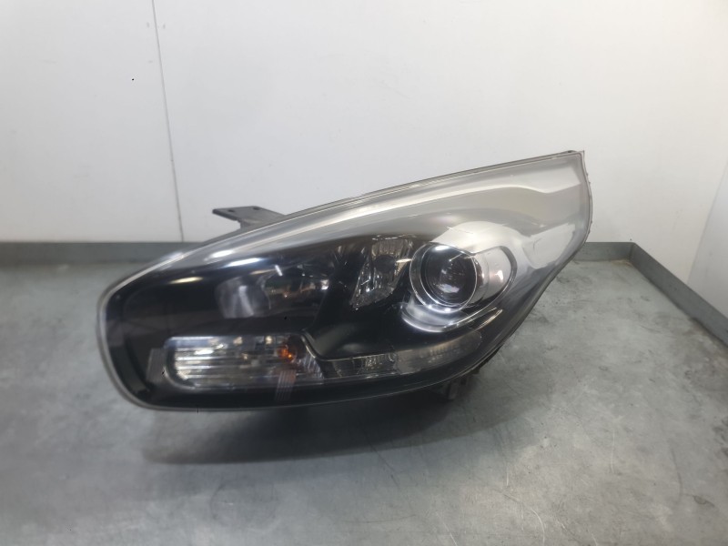 Recambio de faro izquierdo para kia carens iv 1.7 crdi referencia OEM IAM 92101A4180  