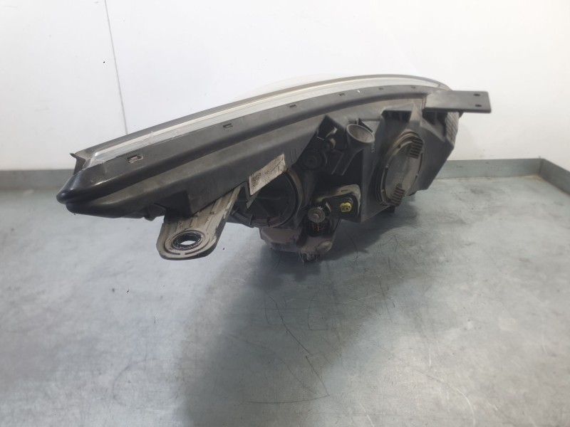 Recambio de faro izquierdo para kia carens iv 1.7 crdi referencia OEM IAM 92101A4180  