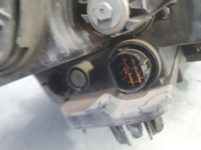 Recambio de faro izquierdo para kia carens iv 1.7 crdi referencia OEM IAM 92101A4180  