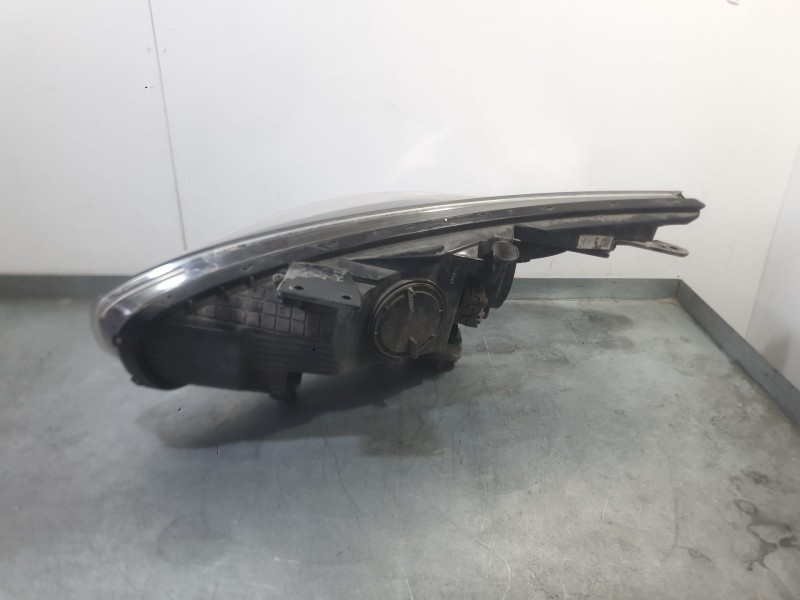 Recambio de faro derecho para kia carens iv 1.7 crdi referencia OEM IAM 92102A4180  