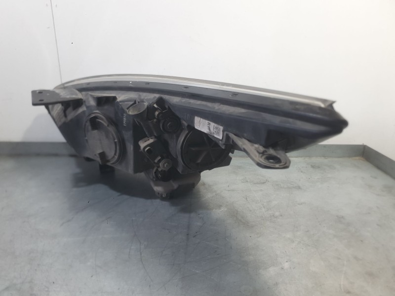 Recambio de faro derecho para kia carens iv 1.7 crdi referencia OEM IAM 92102A4180  