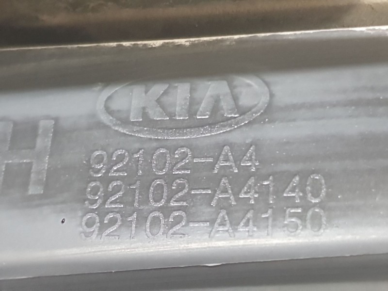 Recambio de faro derecho para kia carens iv 1.7 crdi referencia OEM IAM 92102A4180  
