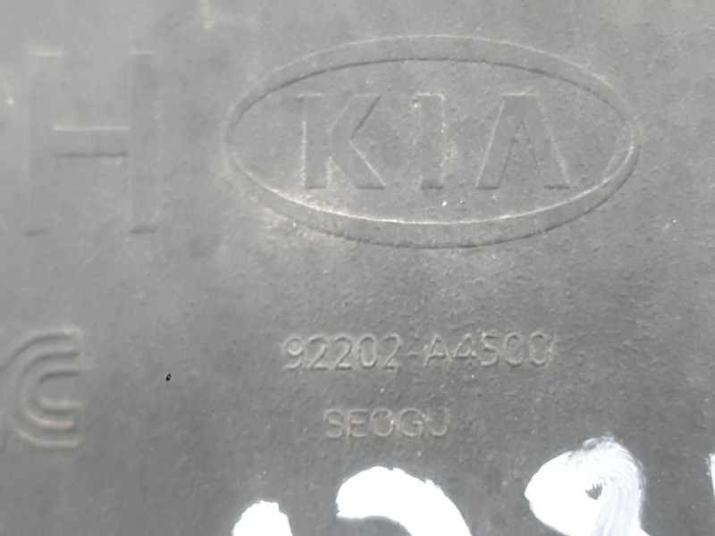 Recambio de faro antiniebla derecho para kia carens iv 1.7 crdi referencia OEM IAM 92202A4020  