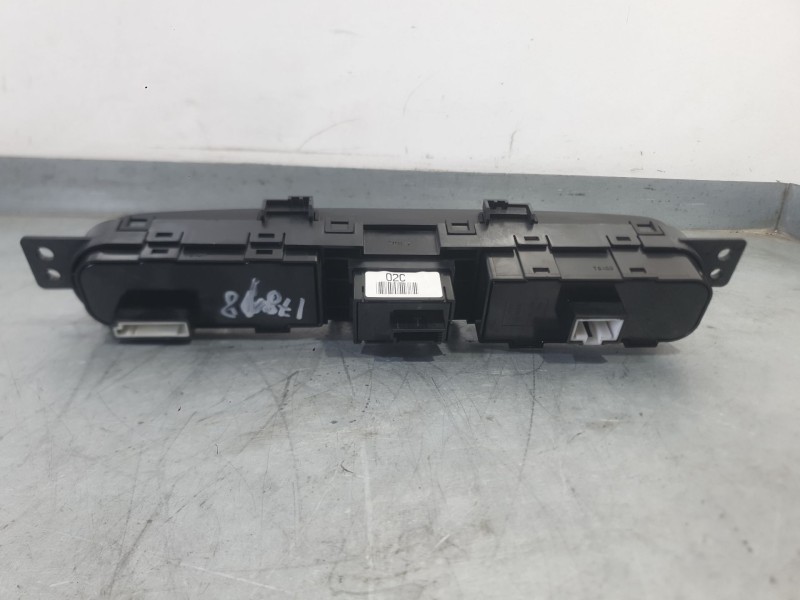 Recambio de warning para kia carens iv 1.7 crdi referencia OEM IAM   