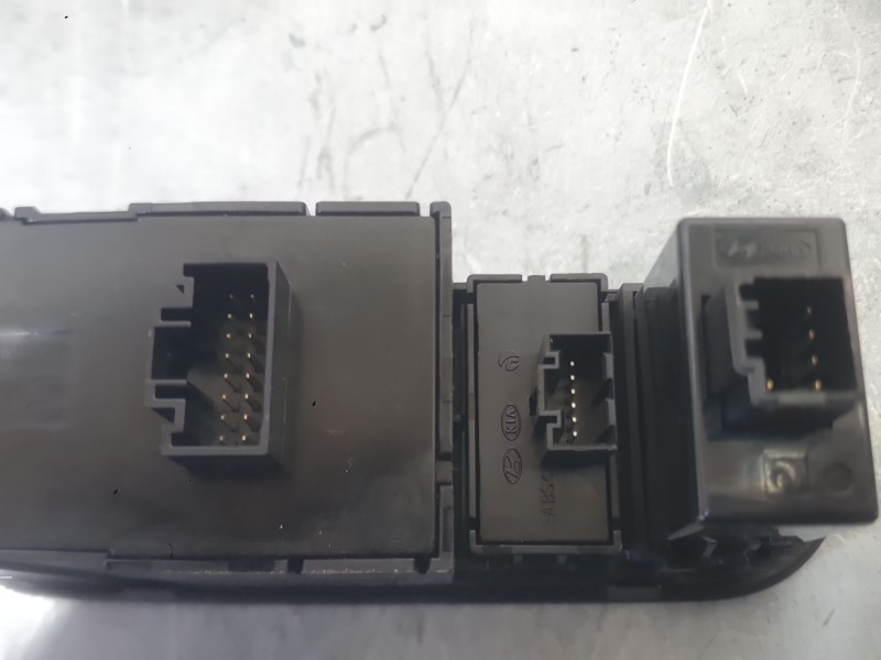Recambio de mando luces para kia carens iv 1.7 crdi referencia OEM IAM 93370A4000  