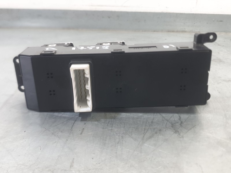 Recambio de mando elevalunas delantero izquierdo para kia carens iv 1.7 crdi referencia OEM IAM 93570A4310CA  