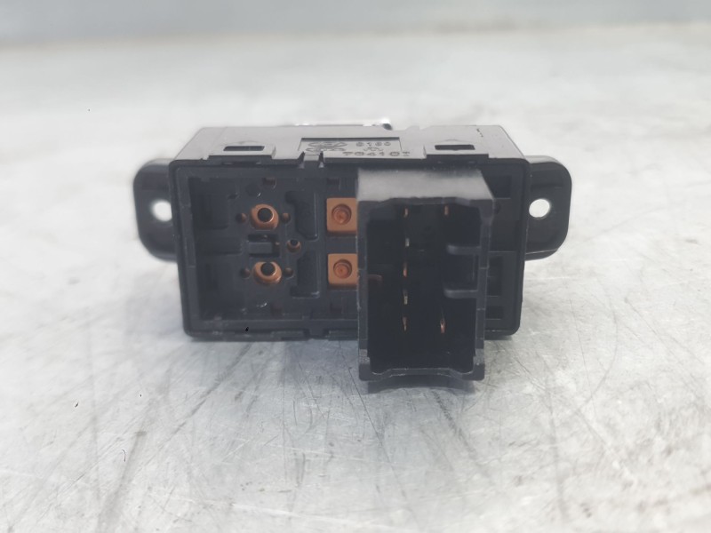 Recambio de mando elevalunas trasero derecho para kia carens iv 1.7 crdi referencia OEM IAM 93580A4000CA  