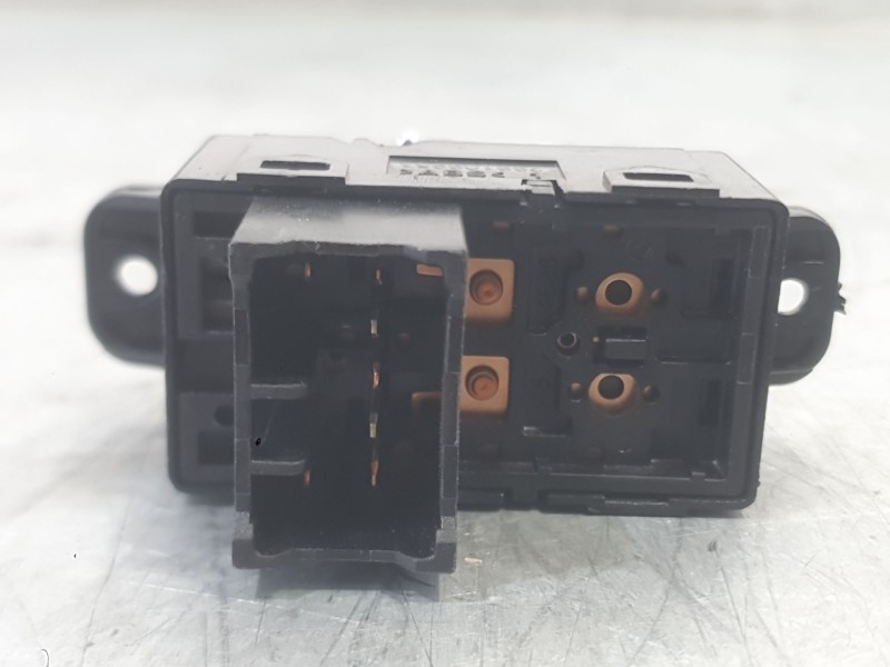 Recambio de mando elevalunas delantero derecho para kia carens iv 1.7 crdi referencia OEM IAM 93575A4030CA  