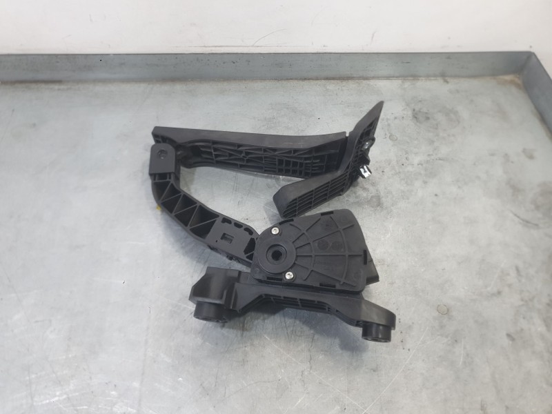 Recambio de potenciometro pedal para kia carens iv 1.7 crdi referencia OEM IAM 32700A4100  