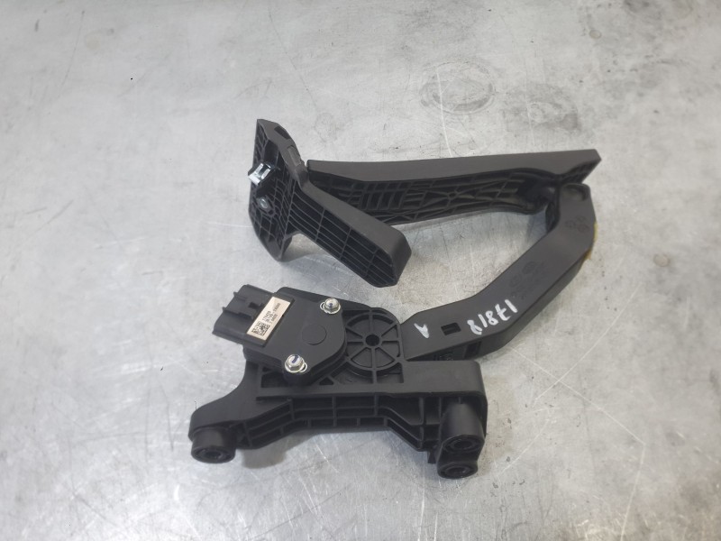 Recambio de potenciometro pedal para kia carens iv 1.7 crdi referencia OEM IAM 32700A4100  
