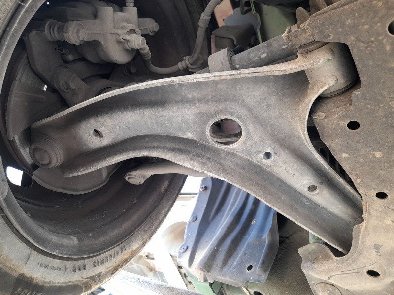 Recambio de brazo suspension inferior delantero derecho para mazda 2 (de_, dh_) 1.4 mzr-cd referencia OEM IAM D65134300D  