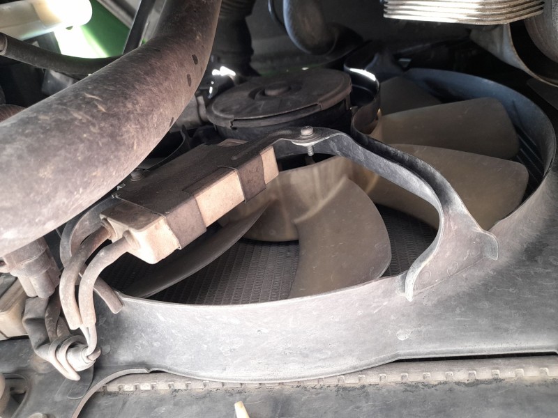 Recambio de electroventilador para mazda 2 (de_, dh_) 1.4 mzr-cd referencia OEM IAM Y40515025A  