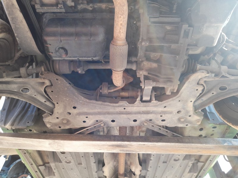 Recambio de puente delantero para mazda 2 (de_, dh_) 1.4 mzr-cd referencia OEM IAM DF7834800B  