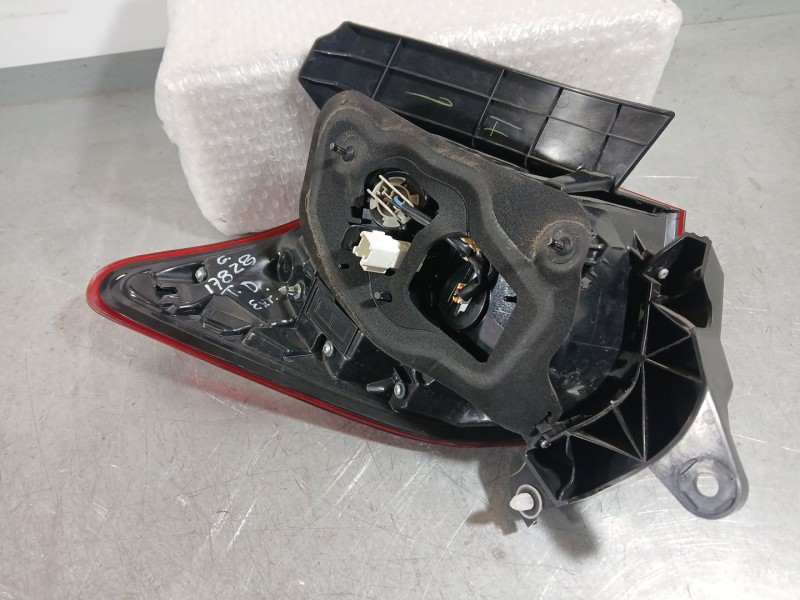 Recambio de piloto trasero derecho exterior para toyota yaris (_p13_) 1.5 hybrid (nhp130_) referencia OEM IAM 815500DB71  