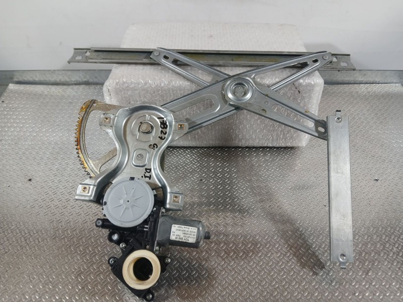 Recambio de elevalunas delantero izquierdo para toyota yaris (_p13_) 1.5 hybrid (nhp130_) referencia OEM IAM 857200D360  