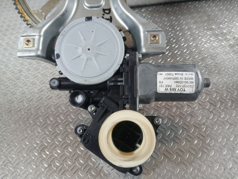 Recambio de elevalunas delantero izquierdo para toyota yaris (_p13_) 1.5 hybrid (nhp130_) referencia OEM IAM 857200D360  