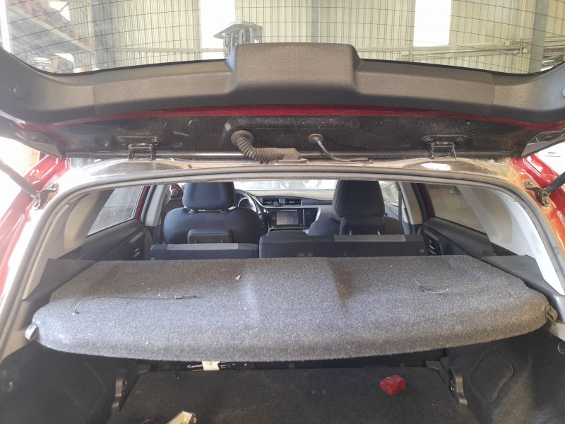 Recambio de bandeja trasera para toyota auris (-e18) 1.8 hybrid (zwee186) referencia OEM IAM 6433002D30C0  