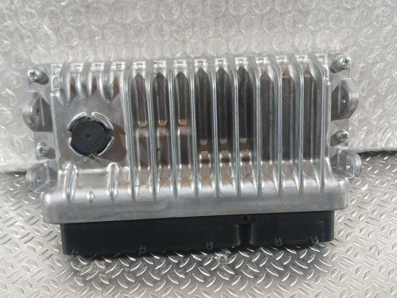 Recambio de centralita motor uce para toyota yaris (_p13_) 1.5 hybrid (nhp130_) referencia OEM IAM 896610U230  