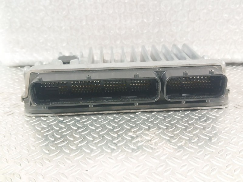 Recambio de centralita motor uce para toyota yaris (_p13_) 1.5 hybrid (nhp130_) referencia OEM IAM 896610U230  