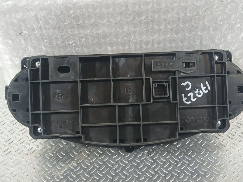 Recambio de mando climatizador para toyota yaris (_p13_) 1.5 hybrid (nhp130_) referencia OEM IAM 559000D780C1  