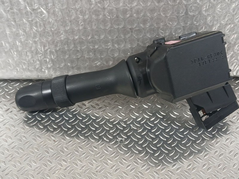 Recambio de mando limpia para toyota yaris (_p13_) 1.5 hybrid (nhp130_) referencia OEM IAM   