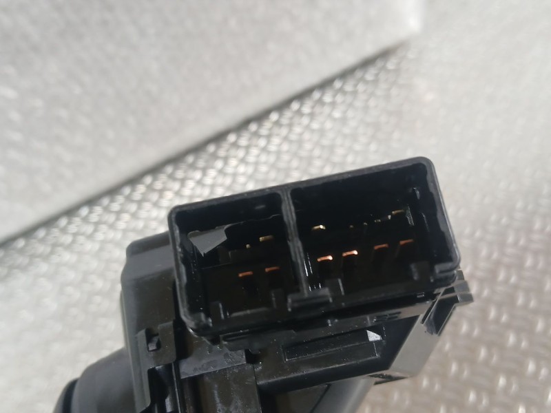 Recambio de mando limpia para toyota yaris (_p13_) 1.5 hybrid (nhp130_) referencia OEM IAM   
