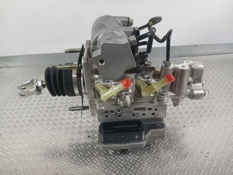 Recambio de abs para toyota yaris (_p13_) 1.5 hybrid (nhp130_) referencia OEM IAM 440500D390  