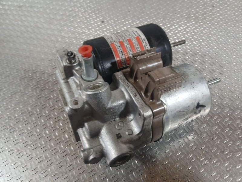 Recambio de bomba abs para toyota yaris (_p13_) 1.5 hybrid (nhp130_) referencia OEM IAM   