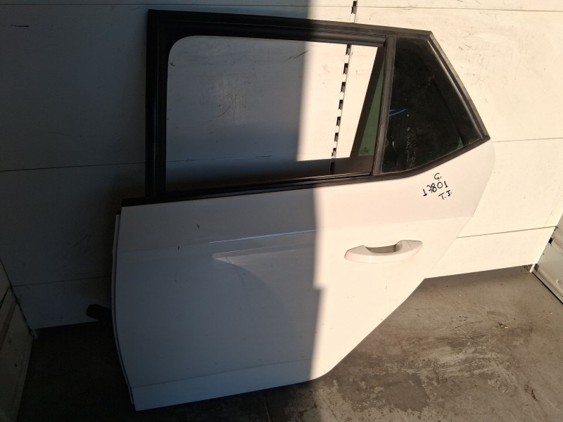 Recambio de puerta trasera izquierda para skoda fabia iii (nj3) 1.4 tdi referencia OEM IAM 6V6833055A  