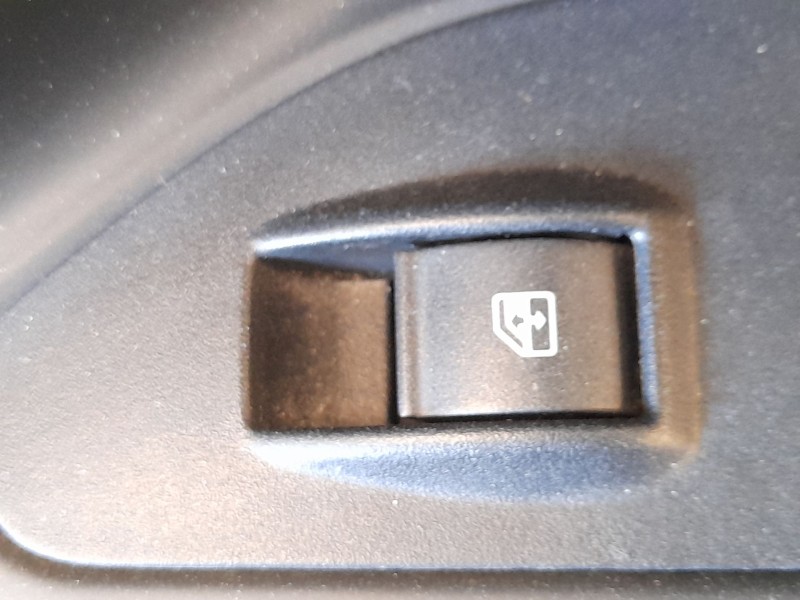 Recambio de mando elevalunas delantero derecho para fiat tipo station wagon (356_, 357_) 1.3 d (356wxh1a) referencia OEM IAM 735