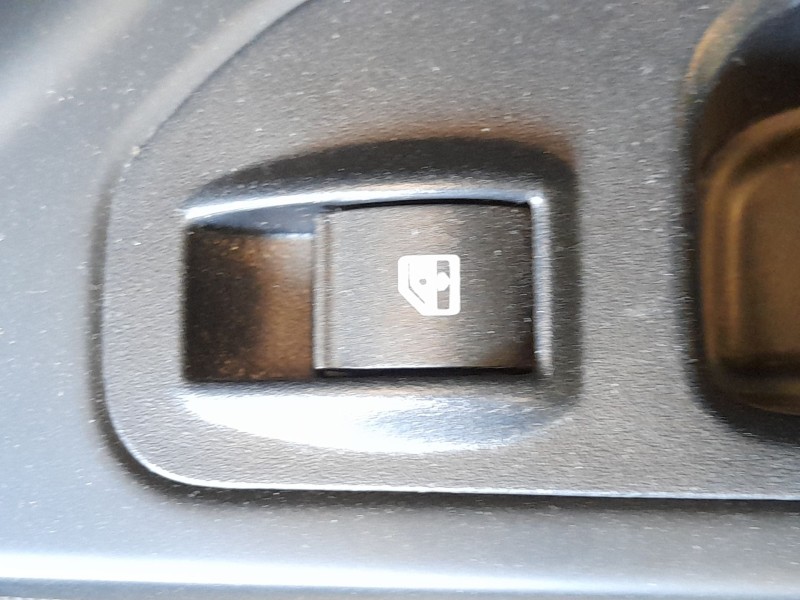 Recambio de mando elevalunas trasero derecho para fiat tipo station wagon (356_, 357_) 1.3 d (356wxh1a) referencia OEM IAM 73566