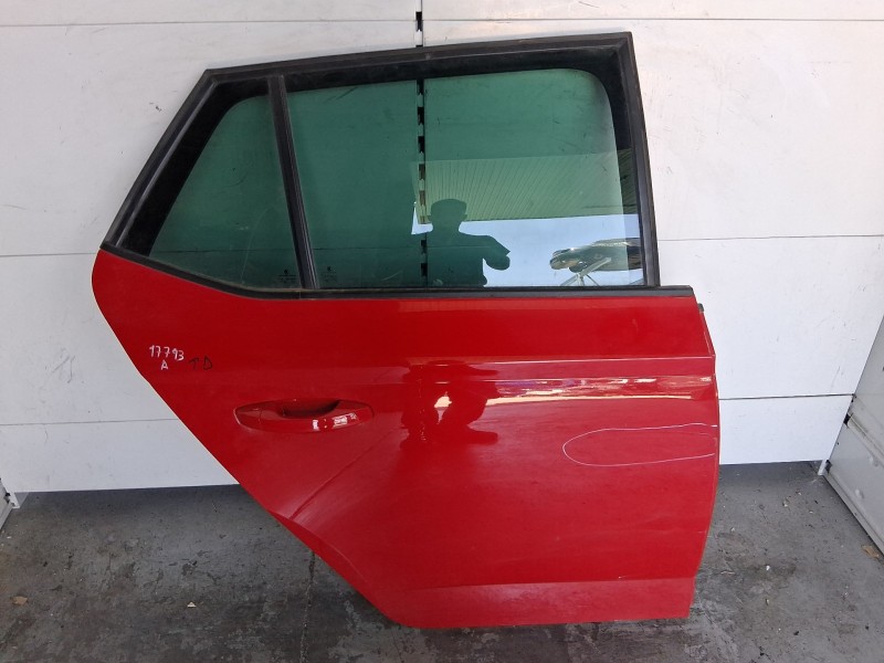 Recambio de puerta trasera derecha para skoda fabia iii (nj3) 1.0 tsi referencia OEM IAM 6V6833056A TOCADA 