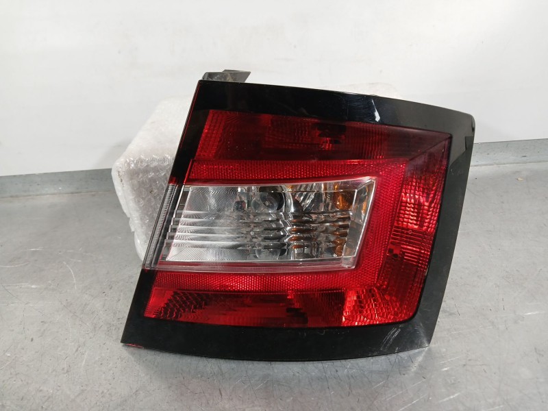 Recambio de piloto trasero derecho para skoda fabia iii (nj3) 1.4 tdi referencia OEM IAM 6V6945112  