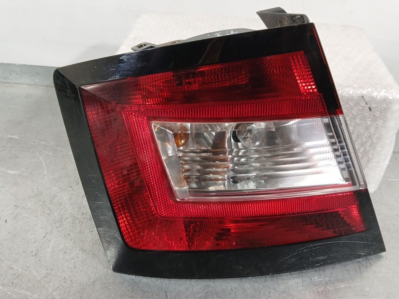 Recambio de piloto trasero izquierdo para skoda fabia iii (nj3) 1.4 tdi referencia OEM IAM 6V6945111  
