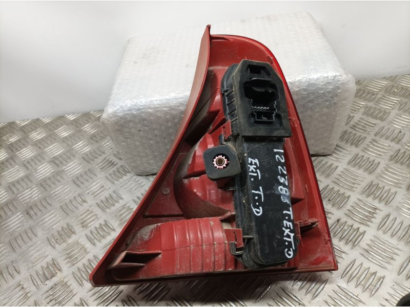 Recambio de piloto trasero izquierdo para renault clio ii fase ii (b/cb0) expression referencia OEM IAM   ROZADO