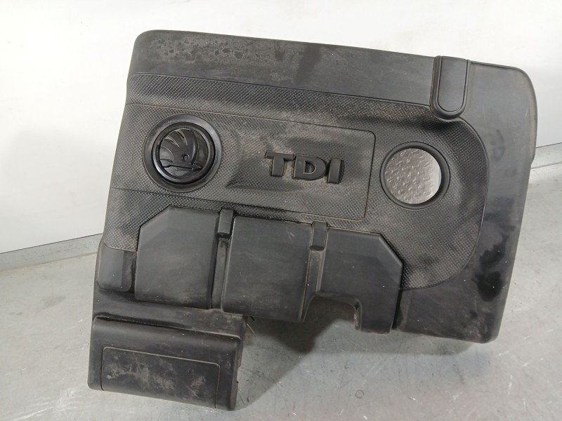 Recambio de tapa motor para skoda fabia iii (nj3) 1.4 tdi referencia OEM IAM 04B103925C  