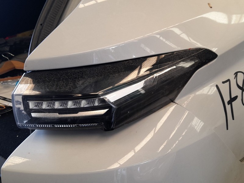 Recambio de piloto trasero derecho exterior para peugeot 308 sw iii (fc_, fj_, fr_, f4_, fn_) bluehdi 130 (fcyhzl, fcyhzt) refer