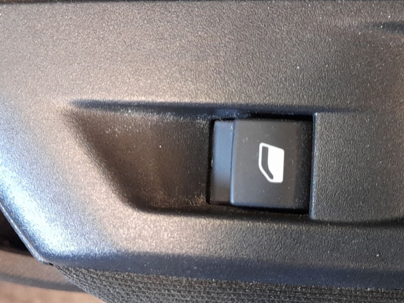 Recambio de mando elevalunas trasero derecho para peugeot 308 sw iii (fc_, fj_, fr_, f4_, fn_) bluehdi 130 (fcyhzl, fcyhzt) refe