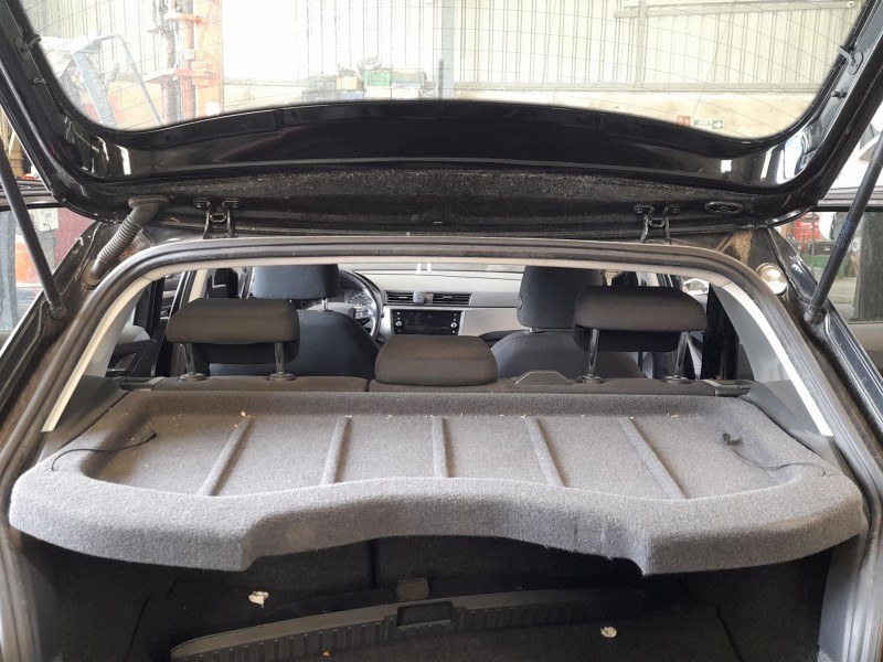Recambio de bandeja trasera para seat ibiza v (kj1, kjg) 1.0 tgi referencia OEM IAM 6F0867769D6E8  