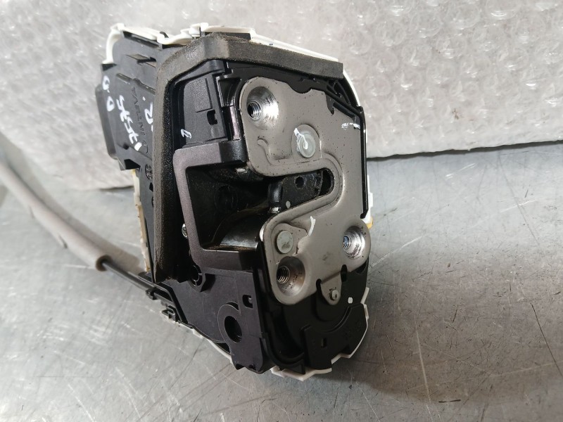 Recambio de cerradura puerta delantera derecha para mg zs suv (azs1) 1.5 vti referencia OEM IAM 10640588  
