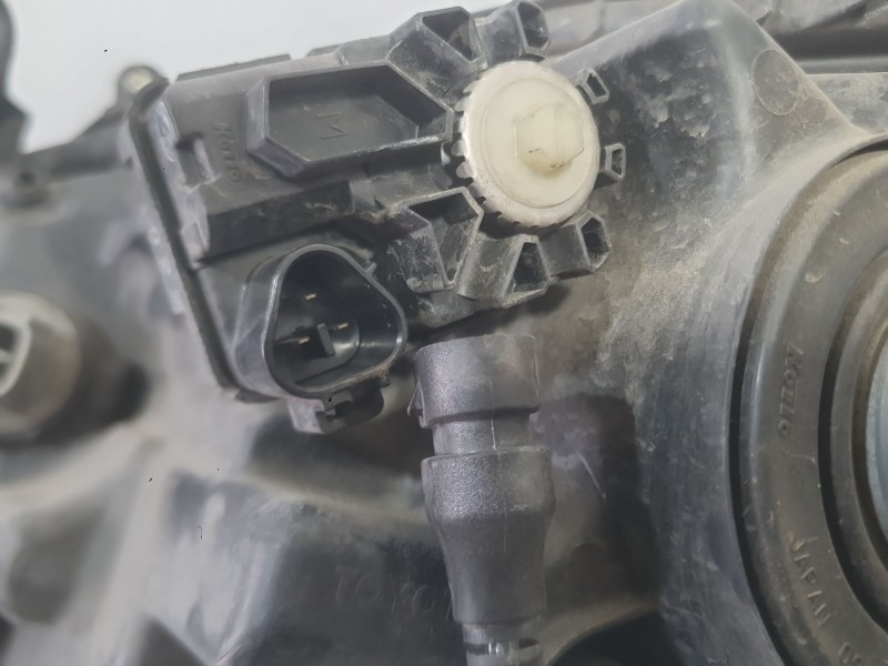 Recambio de faro derecho para toyota corolla sedán (_e21_) 1.8 vvti hybrid (mzea12, zre211, zwe211) referencia OEM IAM 8113002T3